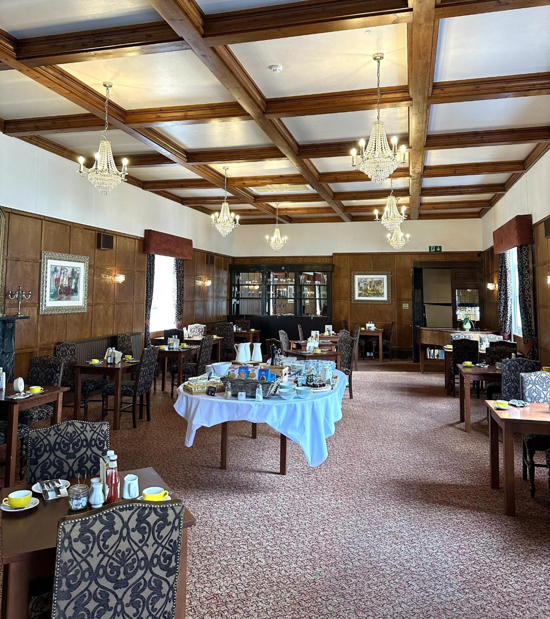 The Royal Lion Hotel Λάιμ Ρέγκις Εξωτερικό φωτογραφία