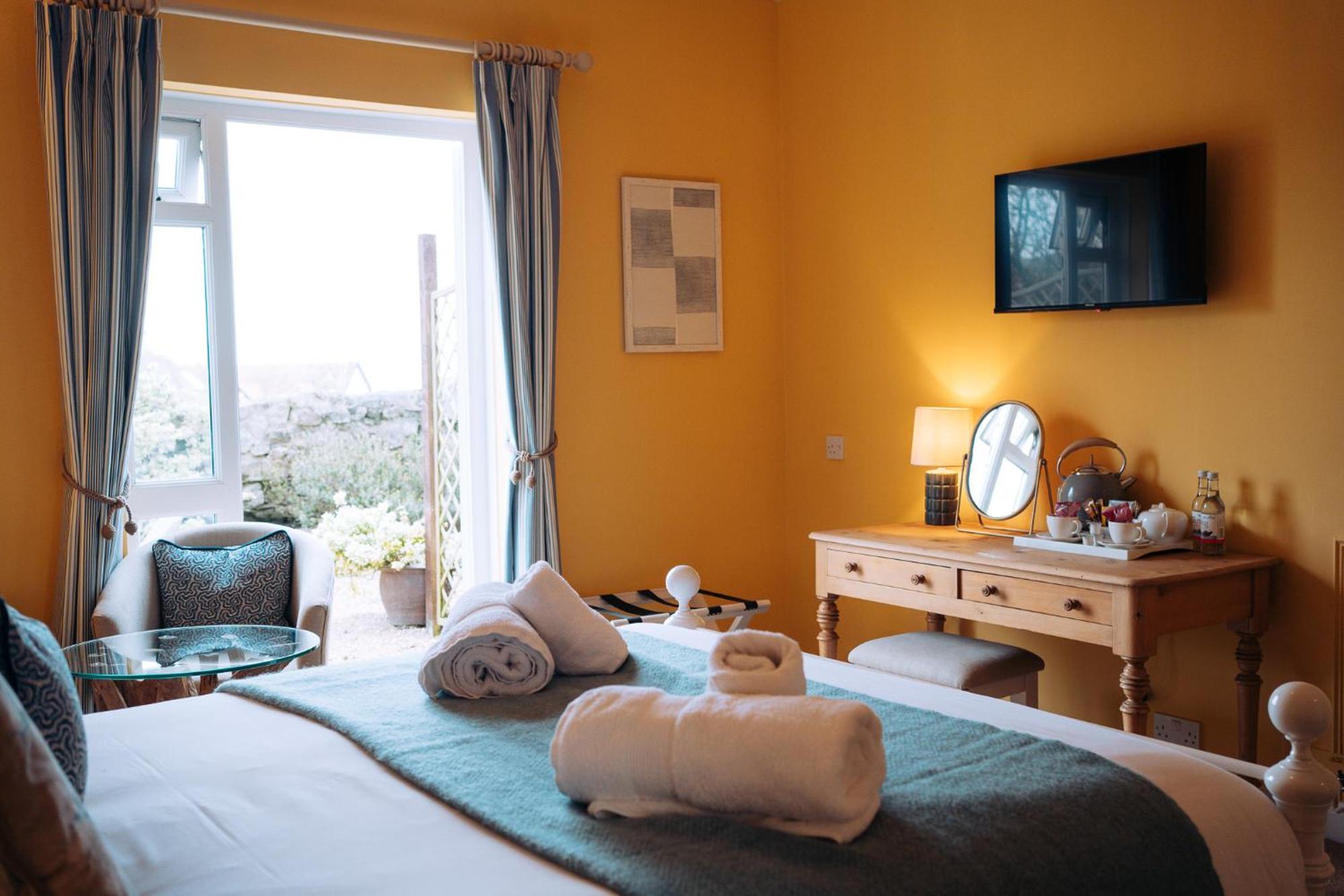The Royal Lion Hotel Λάιμ Ρέγκις Εξωτερικό φωτογραφία